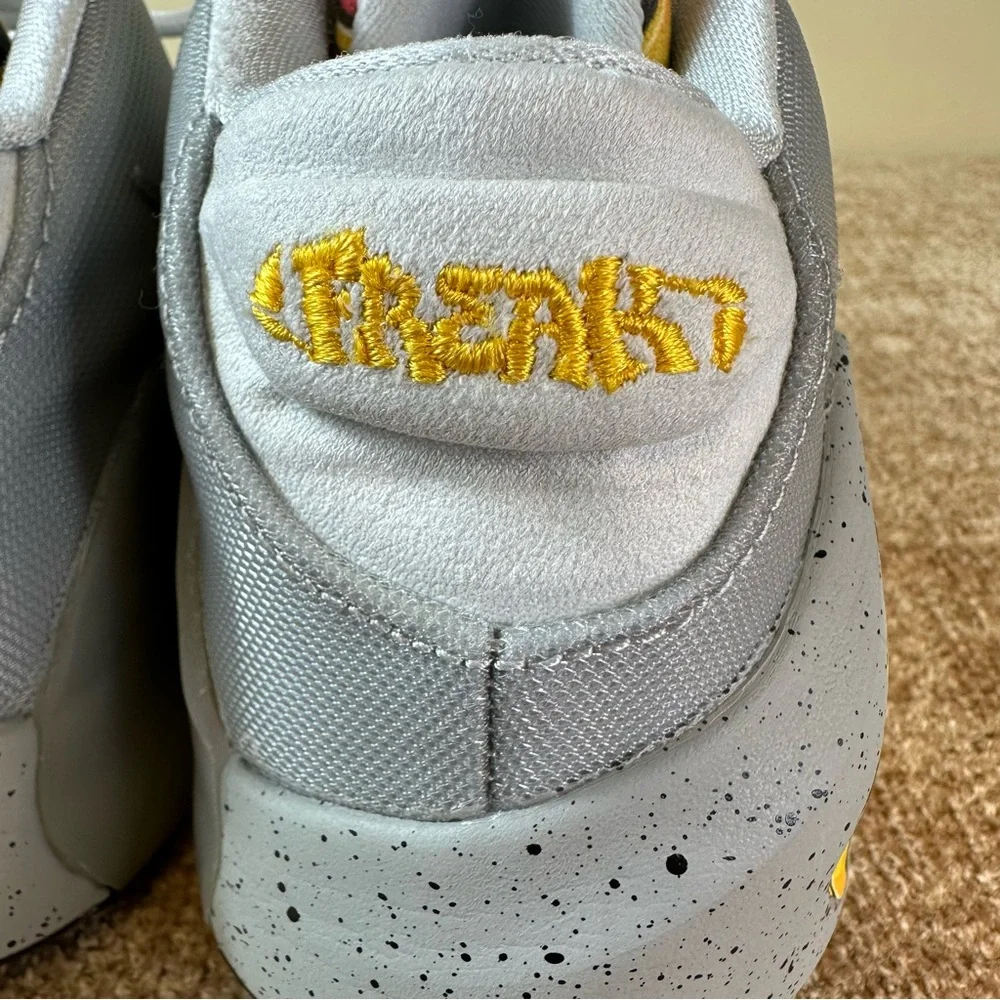 Nike Zoom Freak 1 GS Graffiti Giannis Mid-Top Sneakers Size 5Y